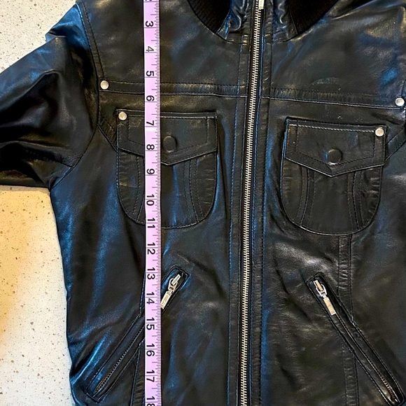 Feminine Touch leather bomber jacket! ✌️ - Picture 6 of 6